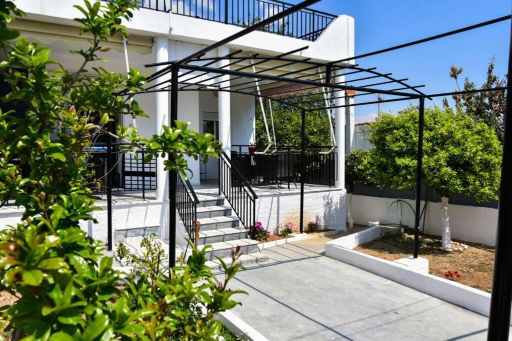 Μονοκατοικία Δίπλα Στην Θάλασσα Salamina Exterior foto