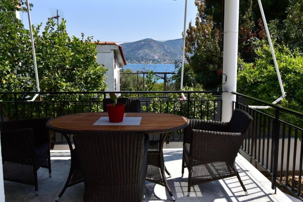 Μονοκατοικία Δίπλα Στην Θάλασσα Salamina Exterior foto